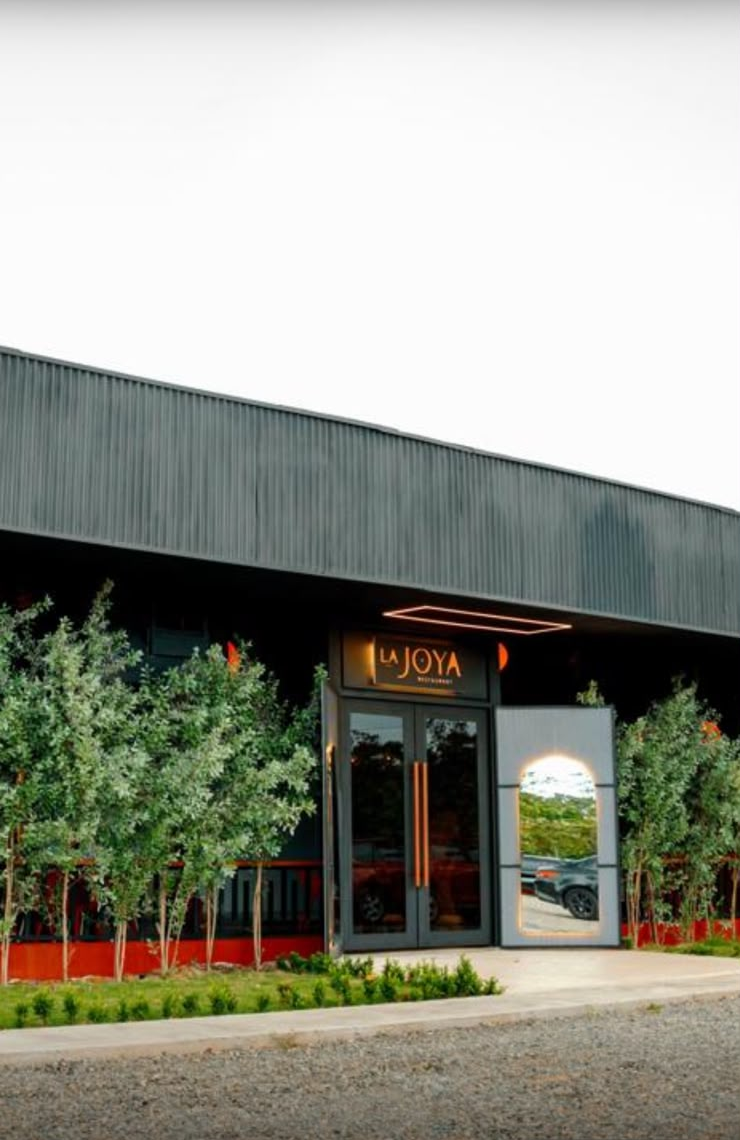 Letrero de La Joya Restaurant